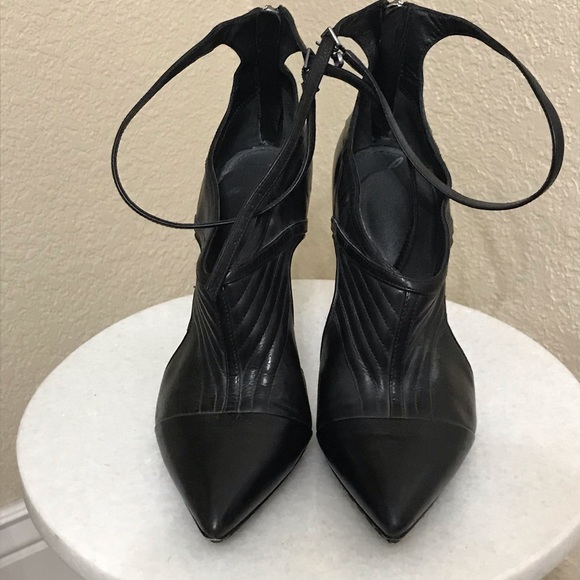 B Brian Atwood Mokada Leather Cut-out Booties - Picture 4 of 8